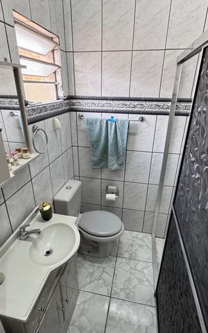 Casa à venda com 158m², 3 quartos e 1 vaga Casa à venda com 158m², 3 quartos e 1 vagaBanheiro Social