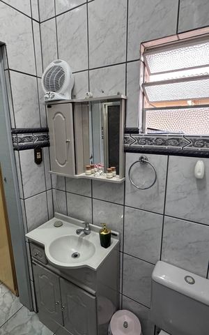 Casa à venda com 158m², 3 quartos e 1 vaga Casa à venda com 158m², 3 quartos e 1 vagaBanheiro Social
