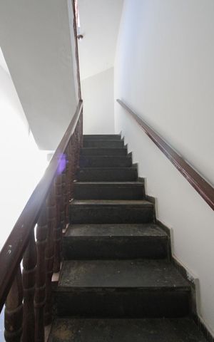 Casa à venda com 280m², 4 quartos e 1 vaga Casa à venda com 280m², 4 quartos e 1 vagaEscada