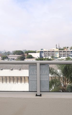 Apartamento à venda com 46m², 2 quartos e 1 vagaPlaca instalada no vidro da sacada (4ºandar)