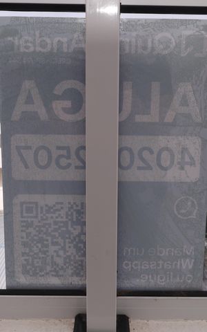 Apartamento à venda com 46m², 2 quartos e 1 vagaPlaca instalada no vidro da sacada (4ºandar)