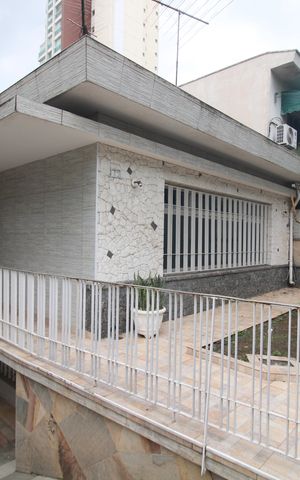 Casa para alugar com 315m², 3 quartos e 5 vagasQuintal
