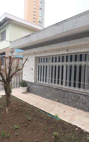 Casa para alugar com 315m², 3 quartos e 5 vagasQuintal