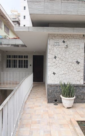 Casa para alugar com 315m², 3 quartos e 5 vagasQuintal