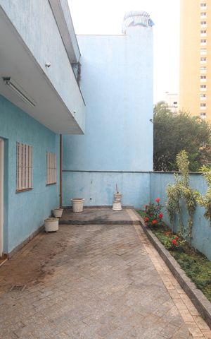 Casa para alugar com 315m², 3 quartos e 5 vagasQuintal