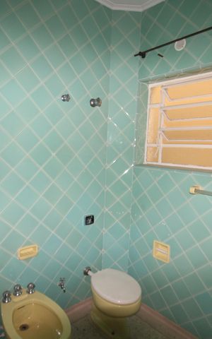 Casa para alugar com 315m², 3 quartos e 5 vagasBanheiro 1