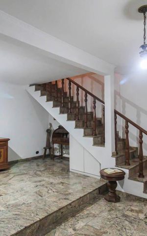 Casa à venda com 912m², 4 quartos e 10 vagas Casa à venda com 912m², 4 quartos e 10 vagasSala
