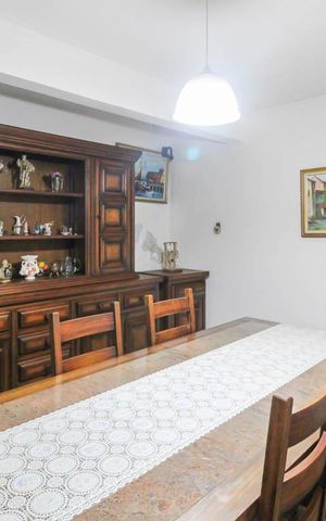 Casa à venda com 912m², 4 quartos e 10 vagas Casa à venda com 912m², 4 quartos e 10 vagasSala de Jantar