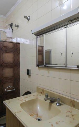 Casa à venda com 912m², 4 quartos e 10 vagas Casa à venda com 912m², 4 quartos e 10 vagasBanheiro