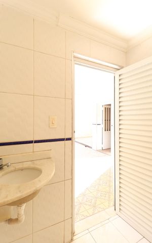 Casa à venda com 248m², 3 quartos e 7 vagas Casa à venda com 248m², 3 quartos e 7 vagasBanheiro de serviço