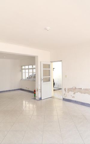 Casa à venda com 248m², 3 quartos e 7 vagas Casa à venda com 248m², 3 quartos e 7 vagasSala