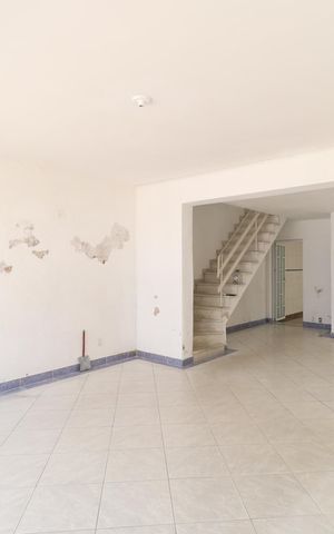 Casa à venda com 248m², 3 quartos e 7 vagas Casa à venda com 248m², 3 quartos e 7 vagasSala