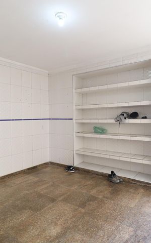 Casa à venda com 248m², 3 quartos e 7 vagas Casa à venda com 248m², 3 quartos e 7 vagasCozinha