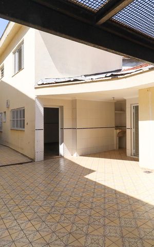 Casa à venda com 248m², 3 quartos e 7 vagas Casa à venda com 248m², 3 quartos e 7 vagasÁrea de serviço
