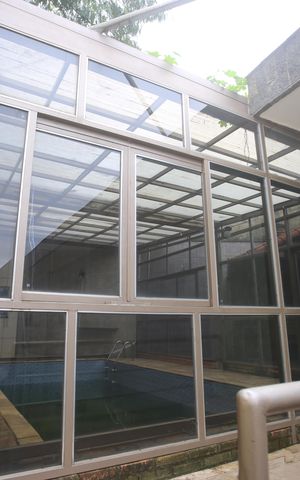 Casa para alugar com 384m², 5 quartos e 5 vagasEscada