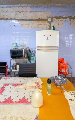 Casa à venda com 182m², 5 quartos e 4 vagas Casa à venda com 182m², 5 quartos e 4 vagasCozinha