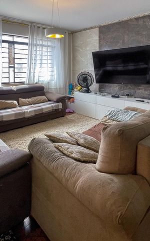 Casa à venda com 182m², 5 quartos e 4 vagas Casa à venda com 182m², 5 quartos e 4 vagasSala