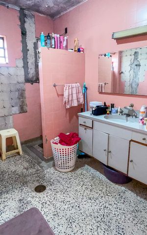 Casa à venda com 182m², 5 quartos e 4 vagas Casa à venda com 182m², 5 quartos e 4 vagasBanheiro