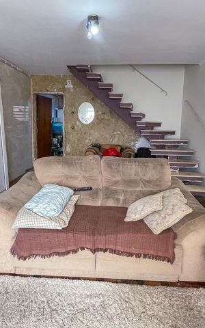 Casa à venda com 182m², 5 quartos e 4 vagas Casa à venda com 182m², 5 quartos e 4 vagasSala
