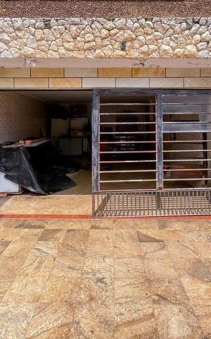 Casa à venda com 182m², 5 quartos e 4 vagas Casa à venda com 182m², 5 quartos e 4 vagasGaragem