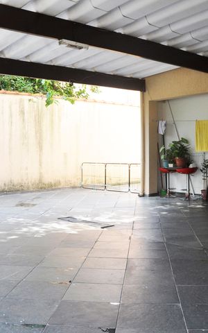 Casa à venda com 350m², 4 quartos e 3 vagas Casa à venda com 350m², 4 quartos e 3 vagasQuintal