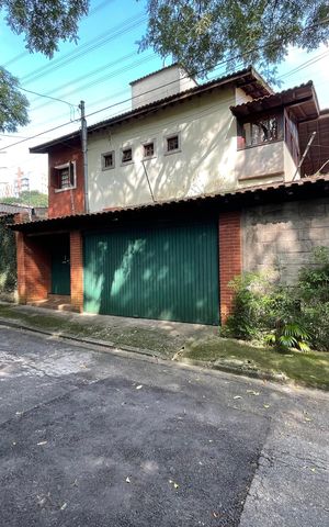 Casa à venda com 410m², 3 quartos e 8 vagasFachada