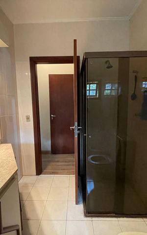 Casa à venda com 410m², 3 quartos e 8 vagasBanheiro 3