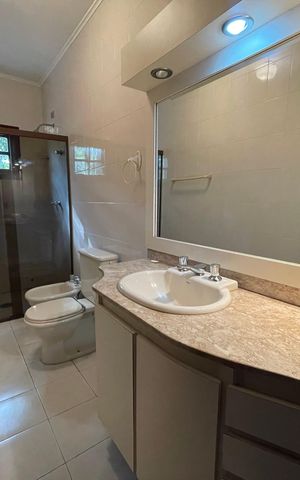 Casa à venda com 410m², 3 quartos e 8 vagasBanheiro 1
