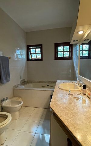 Casa à venda com 410m², 3 quartos e 8 vagasBanheiro 3