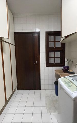 Casa à venda com 410m², 3 quartos e 8 vagasÁrea de Serviço