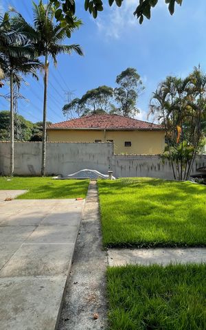 Casa à venda com 410m², 3 quartos e 8 vagasQuintal