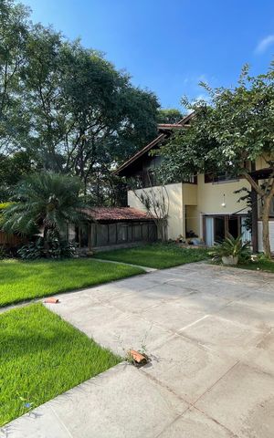 Casa à venda com 410m², 3 quartos e 8 vagasQuintal