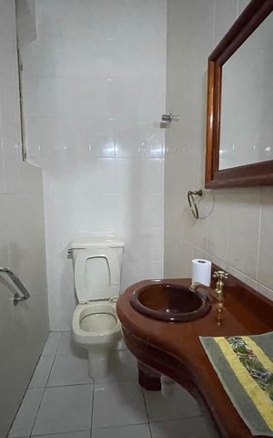 Casa à venda com 410m², 3 quartos e 8 vagasBanheiro 6