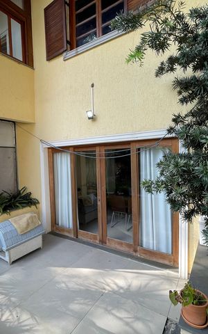 Casa à venda com 410m², 3 quartos e 8 vagasQuintal