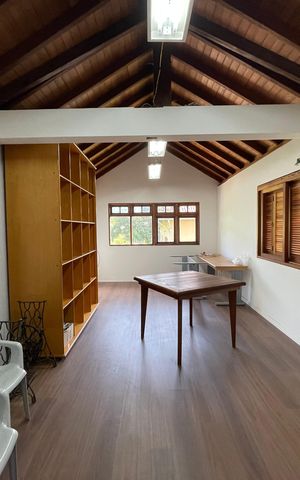 Casa à venda com 410m², 3 quartos e 8 vagasSala 4