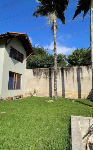 Casa à venda com 410m², 3 quartos e 8 vagasQuintal