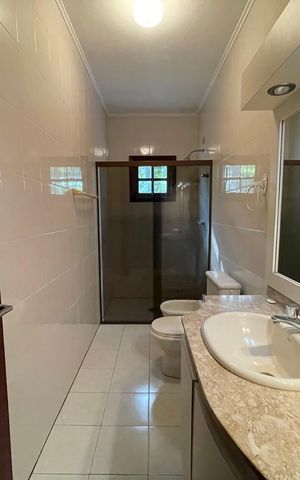 Casa à venda com 410m², 3 quartos e 8 vagasBanheiro 1