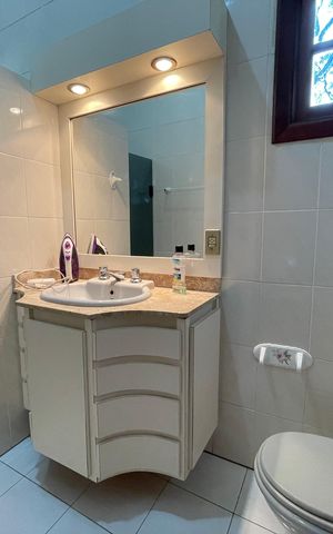 Casa à venda com 410m², 3 quartos e 8 vagasBanheiro 2