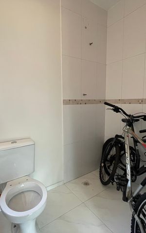 Casa à venda com 410m², 3 quartos e 8 vagasBanheiro 5