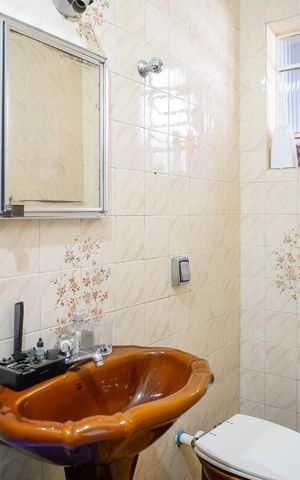 Casa à venda com 220m², 5 quartos e 4 vagas Casa à venda com 220m², 5 quartos e 4 vagasBanheiro de Serviço