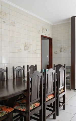 Casa à venda com 220m², 5 quartos e 4 vagas Casa à venda com 220m², 5 quartos e 4 vagasCozinha