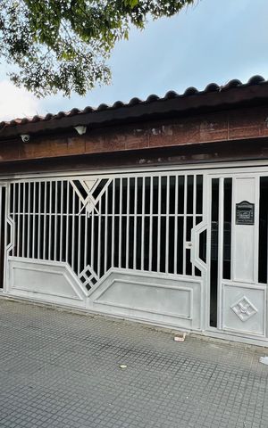 Casa para alugar com 281m², 3 quartos e 2 vagasFachada