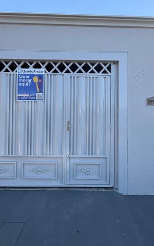 Casa para alugar com 442m², 3 quartos e 1 vaga Casa para alugar com 442m², 3 quartos e 1 vagaFachada