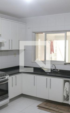 Casa à venda com 223m², 2 quartos e 3 vagas