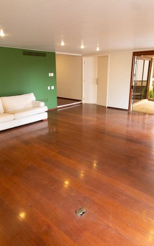 Apartamento à venda com 450m², 6 quartos e 3 vagas Apartamento à venda com 450m², 6 quartos e 3 vagasSala