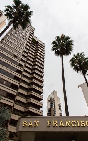 Apartamento à venda com 450m², 6 quartos e 3 vagas Apartamento à venda com 450m², 6 quartos e 3 vagasFachada