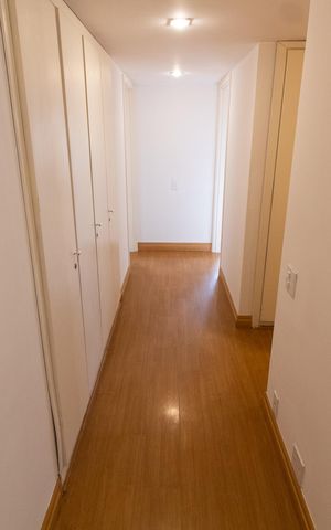 Apartamento à venda com 450m², 6 quartos e 3 vagas Apartamento à venda com 450m², 6 quartos e 3 vagascorredor/roupeiro