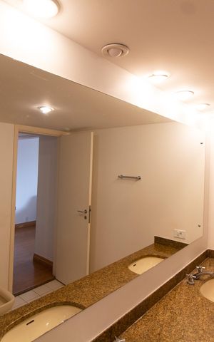 Apartamento à venda com 450m², 6 quartos e 3 vagas Apartamento à venda com 450m², 6 quartos e 3 vagasBanheiro da Suíte master