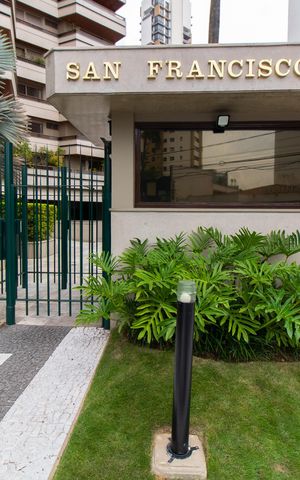 Apartamento à venda com 450m², 6 quartos e 3 vagas Apartamento à venda com 450m², 6 quartos e 3 vagasFachada
