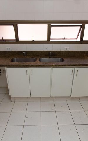Apartamento à venda com 450m², 6 quartos e 3 vagas Apartamento à venda com 450m², 6 quartos e 3 vagasCozinha